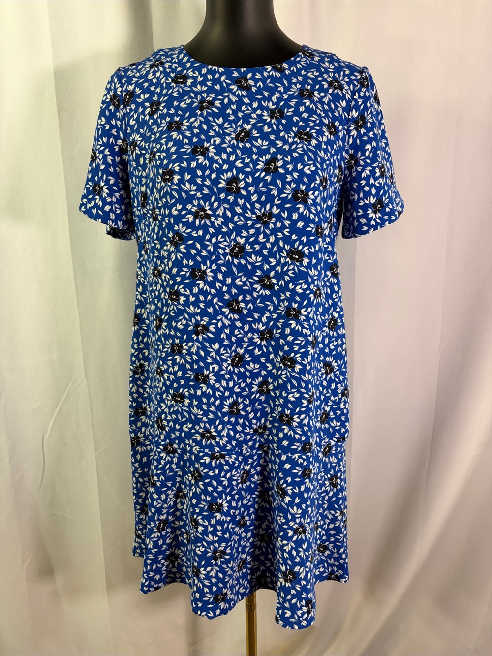 Ann Taylor Blue Black & White Floral Print Short Sleeve Ruffle Hem Shift Dress